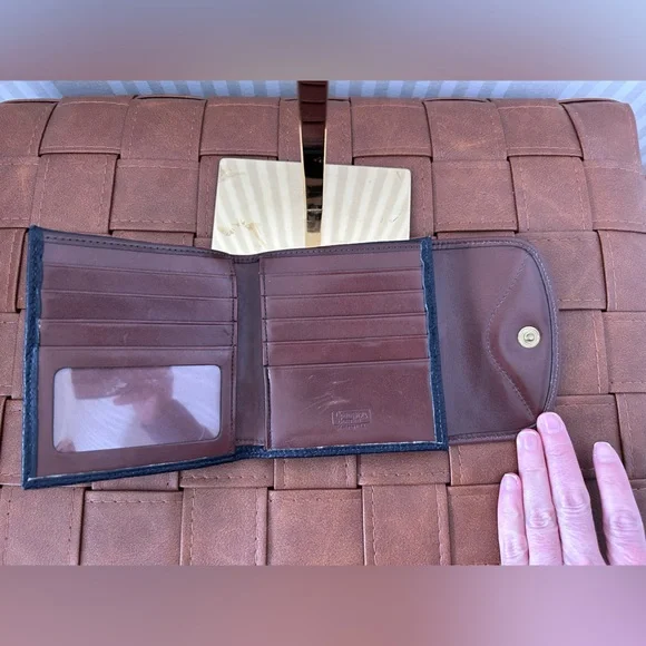 Vintage Dooney & Bourke Pebbled Leather Black and Tan Wallet Kiss Lock - Picture 6 of 11